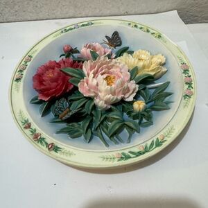 Plate no 2 in the series Lena Liu's Beautiful Gardens 3D Plate Bradford Exchange